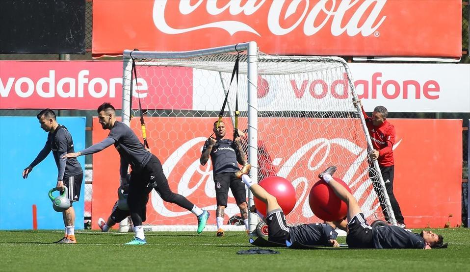 Quaresma kazanan takımın fotoğrafına girdi