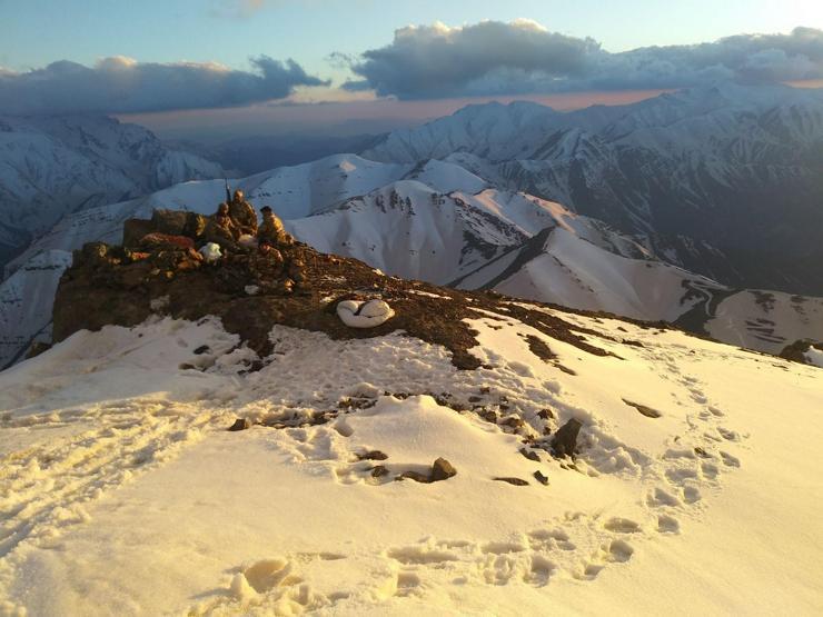Hakkaride karlı dağlarda jandarma ve polisten ortak terör operasyonu