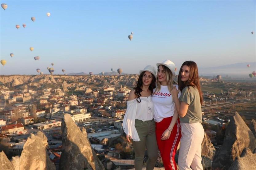Kapadokyalı turizmcilerin yüzü gülüyor