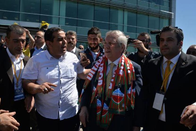 Aziz Yıldırım, Diyarbakırda davul-zurna ile karşılandı
