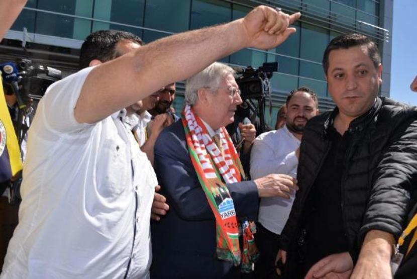 Aziz Yıldırım, Diyarbakırda davul-zurna ile karşılandı
