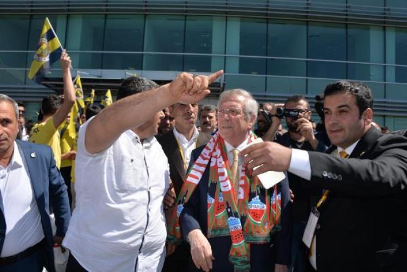 Aziz Yıldırım, Diyarbakırda davul-zurna ile karşılandı