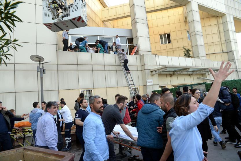 Taksim Eğitim ve Araştırma Hastanesinde çıkan yangından ilk kareler