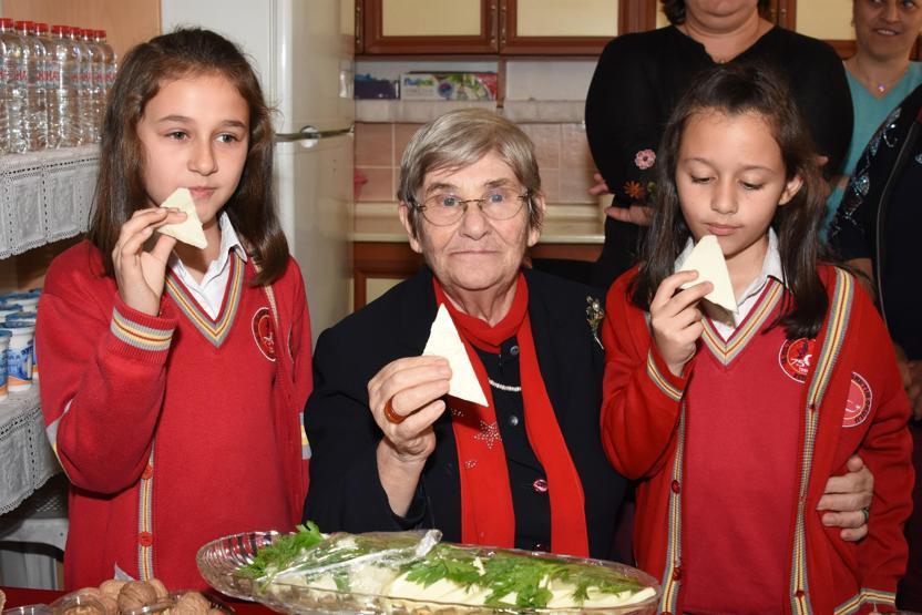 Canan Karataydan kemik erimesine karşı Ezine Peyniri önerisi