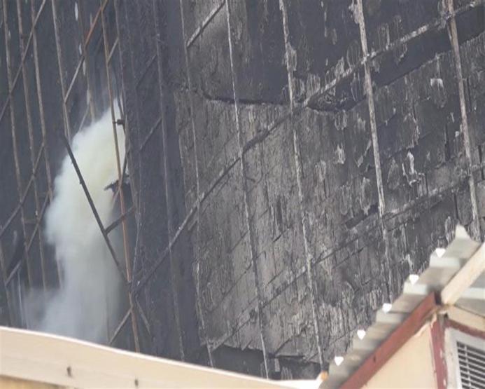 Yanan hastaneden yükselen duman itfaiyeyi alarma geçirdi