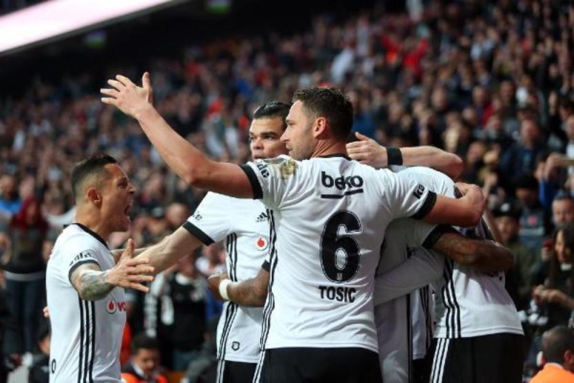 Beşiktaş, Göztepeye karşı gol oldu yağdı