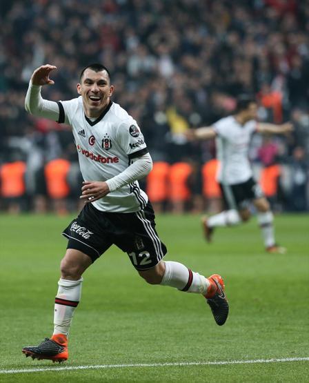 Beşiktaş, Göztepeye karşı gol oldu yağdı