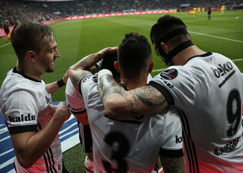 Beşiktaş, Göztepeye karşı gol oldu yağdı