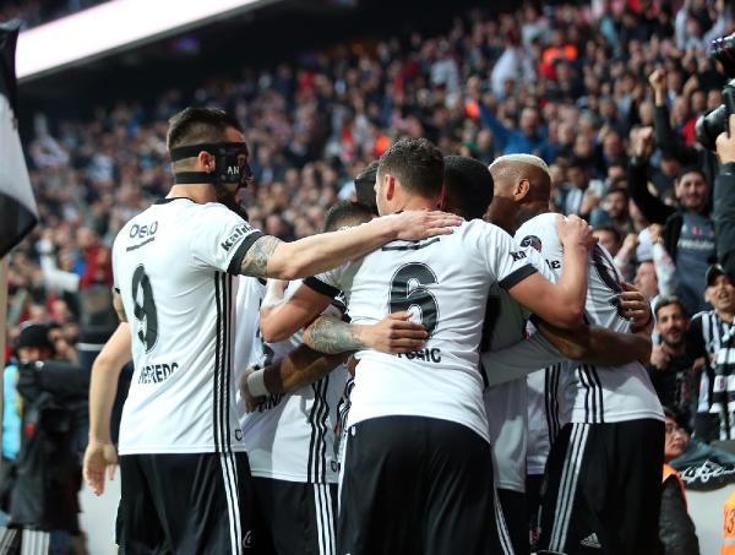 Beşiktaş, Göztepeye karşı gol oldu yağdı