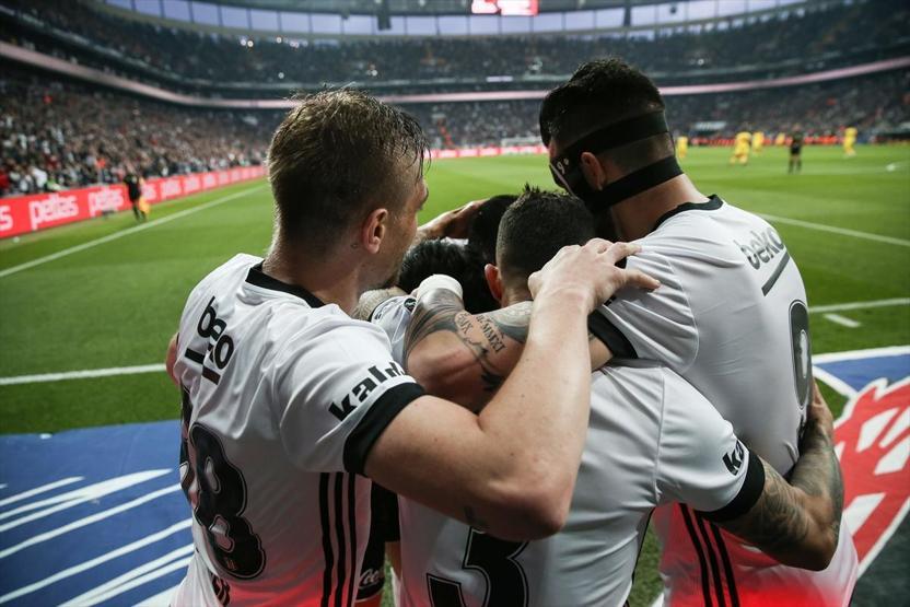 Beşiktaş, Göztepeye karşı gol oldu yağdı