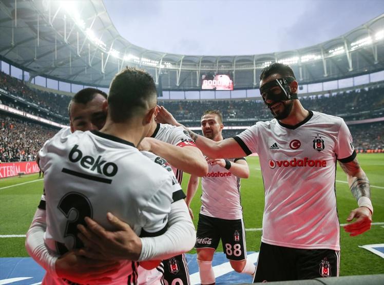 Beşiktaş, Göztepeye karşı gol oldu yağdı