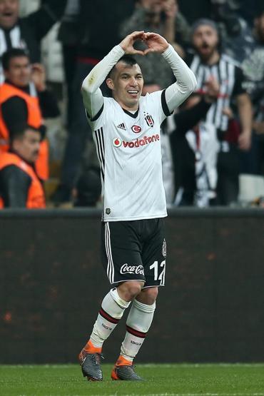 Beşiktaş, Göztepeye karşı gol oldu yağdı