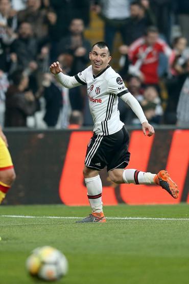 Beşiktaş, Göztepeye karşı gol oldu yağdı
