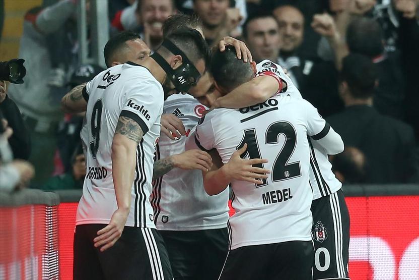 Beşiktaş, Göztepeye karşı gol oldu yağdı