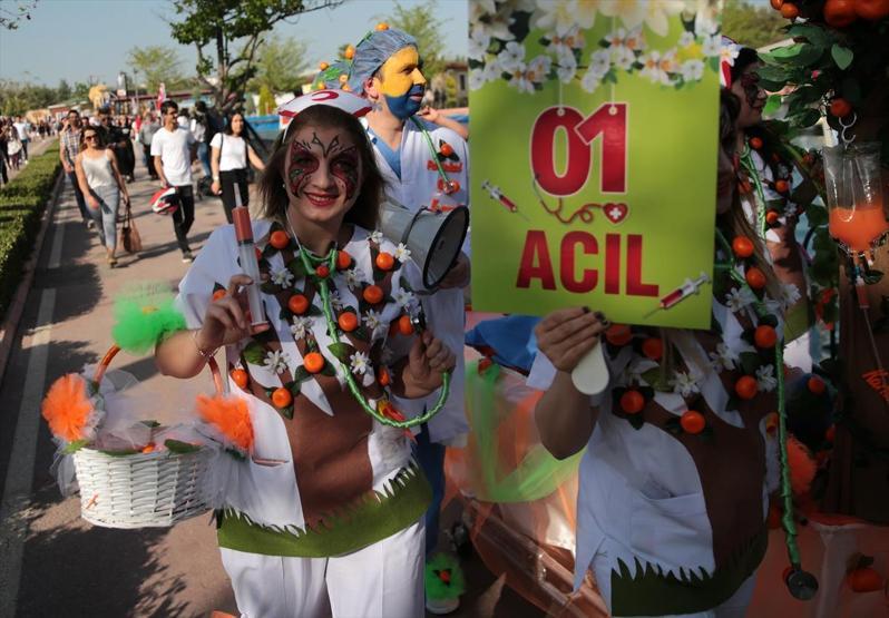 Portakal Çiçeği Karnavalı Adanayı renklendirdi