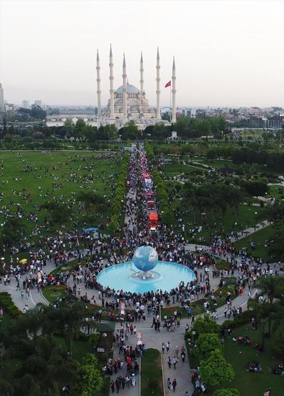 Portakal Çiçeği Karnavalı Adanayı renklendirdi