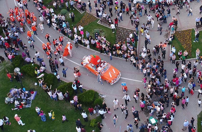Portakal Çiçeği Karnavalı Adanayı renklendirdi
