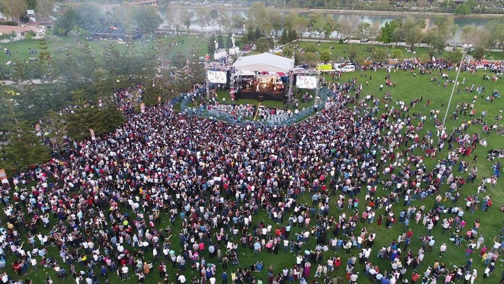 Portakal Çiçeği Karnavalı Adanayı renklendirdi