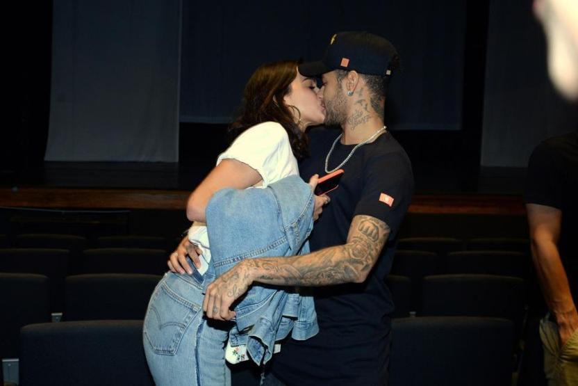 Neymar ile Marquezine öpüşürken görüntülendi
