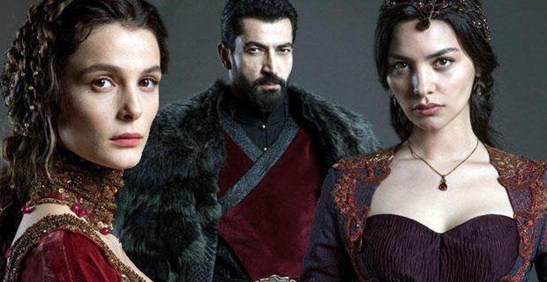 Hazal Filiz Küçükköse: Bazen seksi bir kadın, bazen de yaramaz bir çocuğum