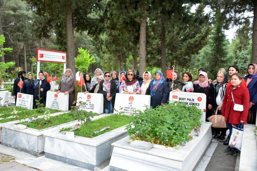 Şehit annesinden duygulandıran açıklama: Evlatsız olunuyor ama vatansız olunmuyor