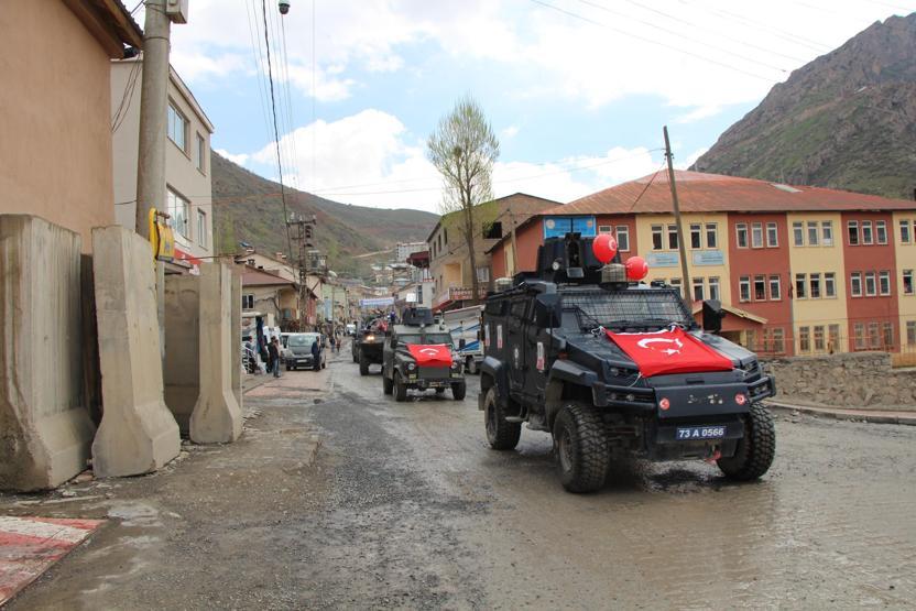 Beytüşşebapta polis çocukları zırhlı araçlarla gezdirdi