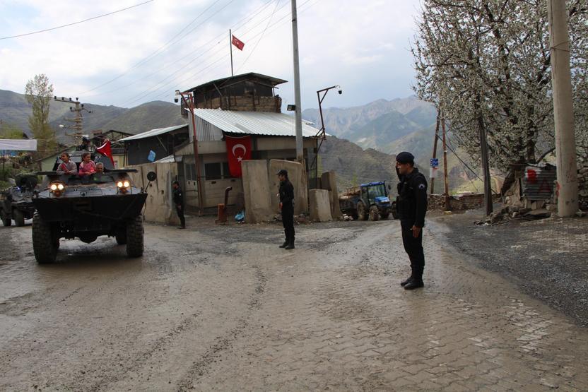 Beytüşşebapta polis çocukları zırhlı araçlarla gezdirdi