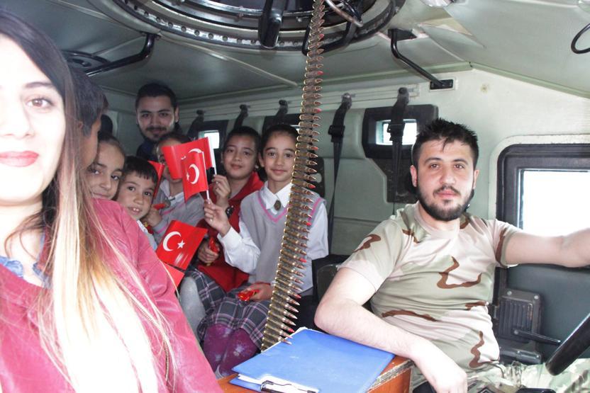 Beytüşşebapta polis çocukları zırhlı araçlarla gezdirdi