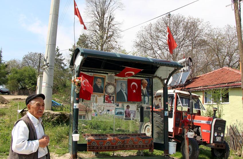 Evinin yanındaki durağı bu hale getirdi