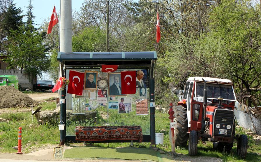 Evinin yanındaki durağı bu hale getirdi