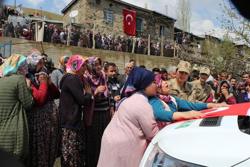 Pozantı şehidini uğurladı