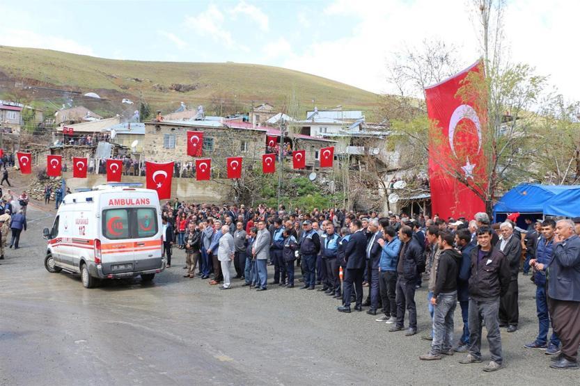 Pozantı şehidini uğurladı