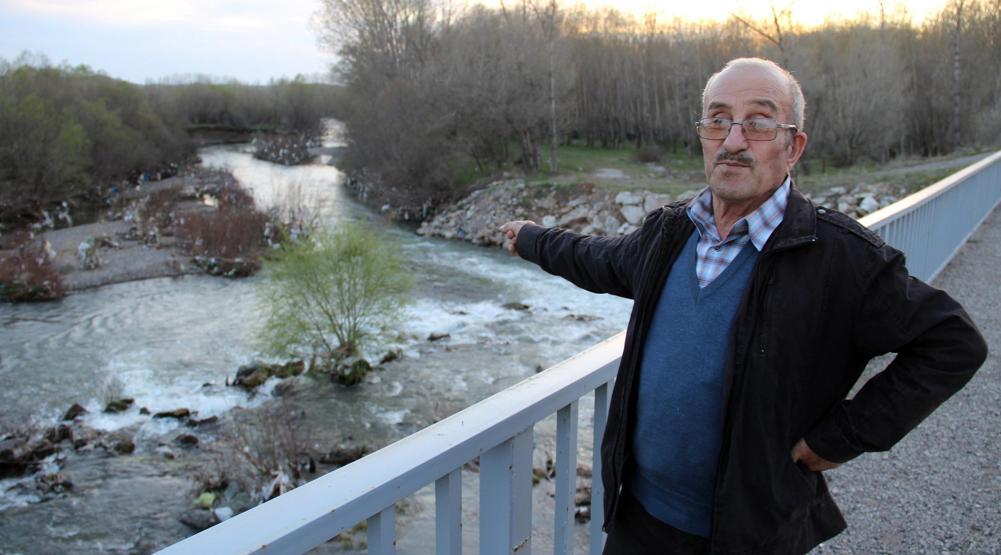 Sular çekildi, Kızılırmaktaki çevre kirliliği gözler önüne döküldü