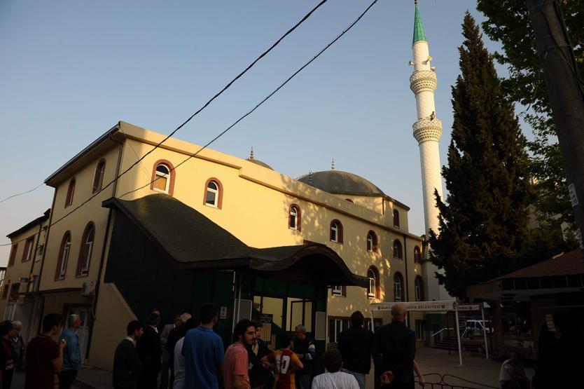 Pompalı tüfekle minareye çıktı, polisi alarma geçirdi