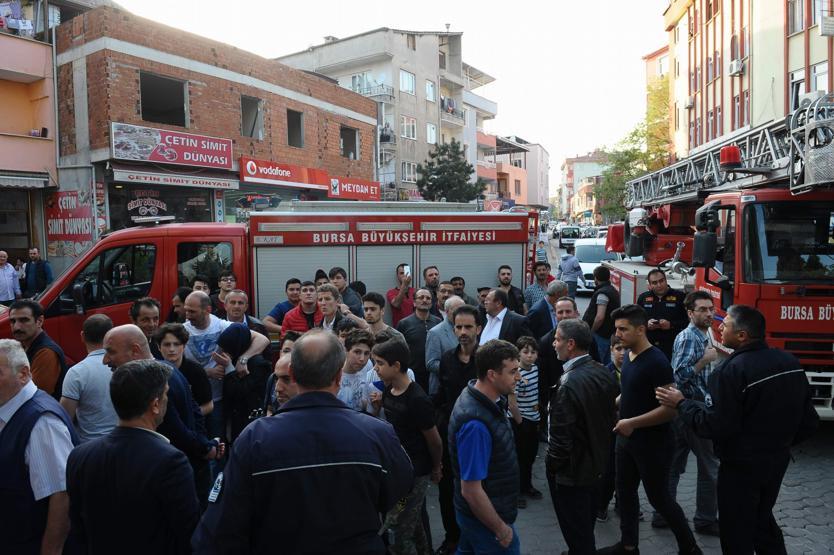 Pompalı tüfekle minareye çıktı, polisi alarma geçirdi