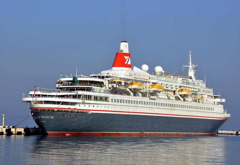 858 kişi taşıyan dev turist gemisi Aydında