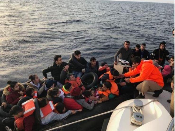 Egede lastik botlarda 234 kaçak yakalandı