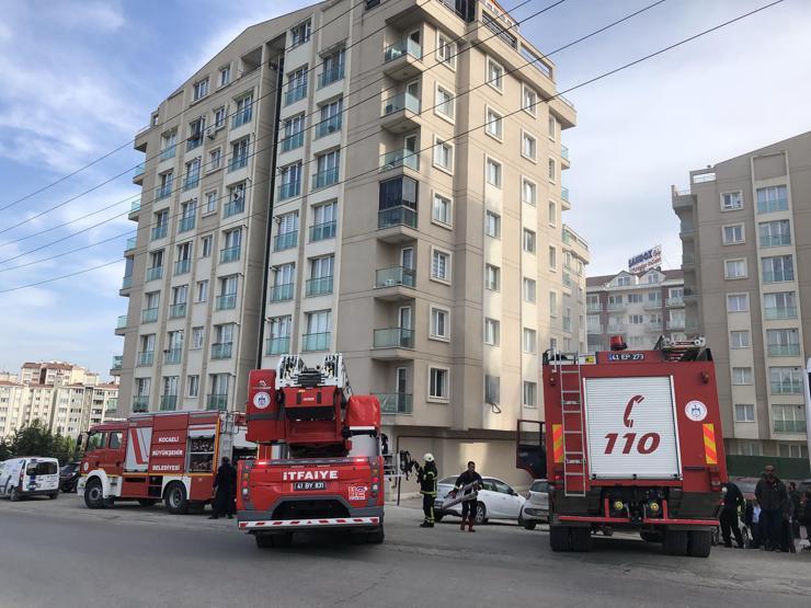 Alev alan şarj cihazı yangın çıkardı