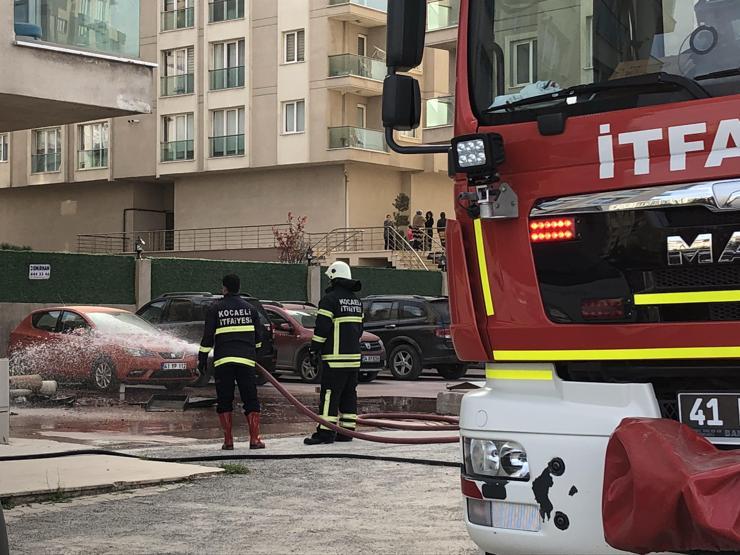 Alev alan şarj cihazı yangın çıkardı