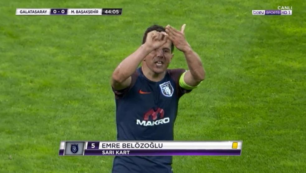 Emre Belözoğlundan tribüne hareket