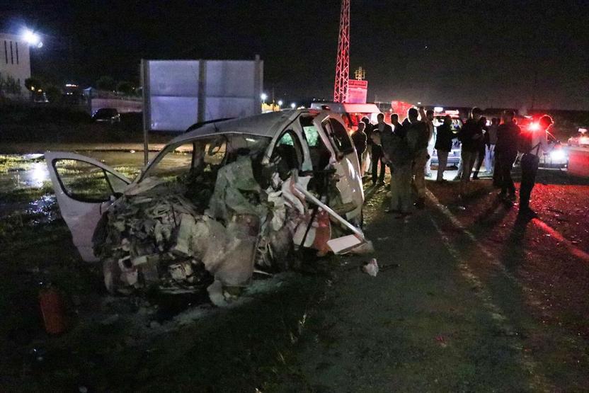 Batmanda otomobil ile kamyonet çarpıştı: 4 ölü, 11 yaralı