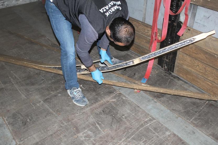 Boş TIRdan servet değerinde zehir çıktı