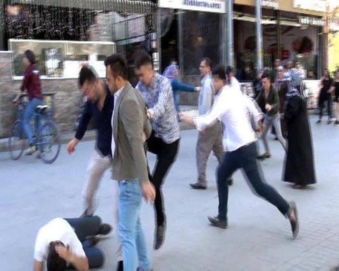 Eskişehir’de 7 kişi 2 kişiye saldırdı kadınlar ayırdı