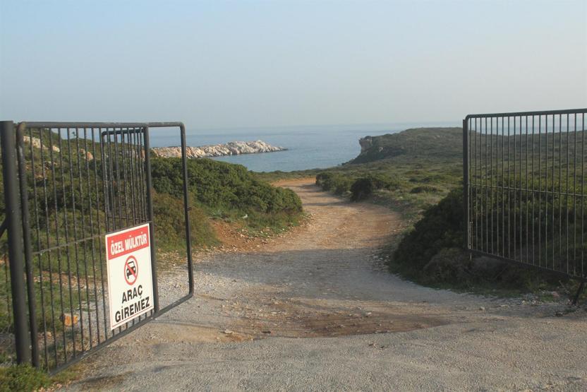 Bozcaadadaki Akvaryum Koyunun yoluna kilit vurdu