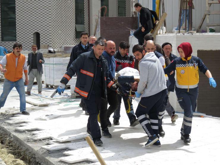 İstanbulda cami inşaatında feci kaza