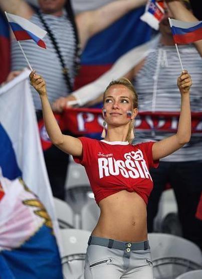 Dünya Kupası öncesi İngiliz futbolcuları Rus kadınlarına dikkat edin diye uyardılar