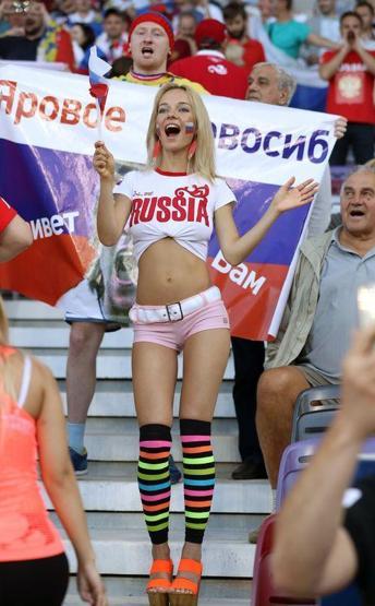 Dünya Kupası öncesi İngiliz futbolcuları Rus kadınlarına dikkat edin diye uyardılar