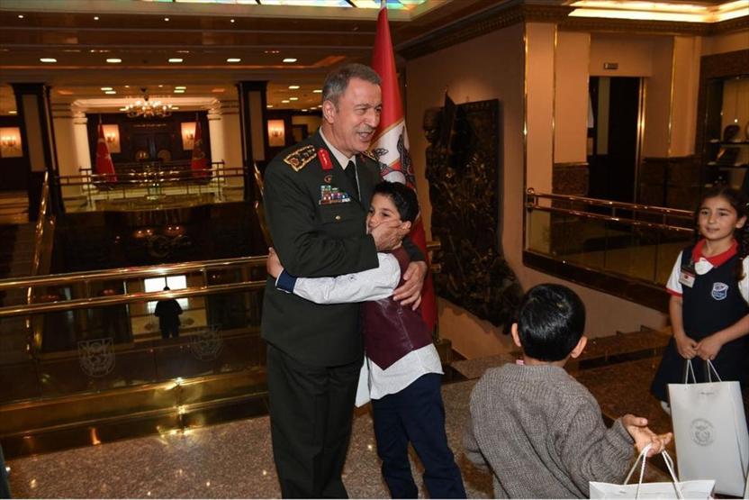 Genelkurmay Başkanı çocukları ağırladı