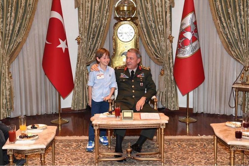 Genelkurmay Başkanı çocukları ağırladı