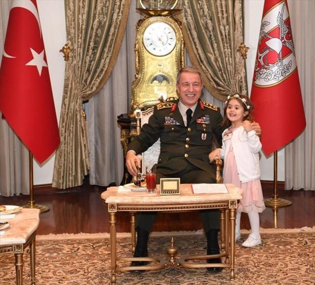 Genelkurmay Başkanı çocukları ağırladı